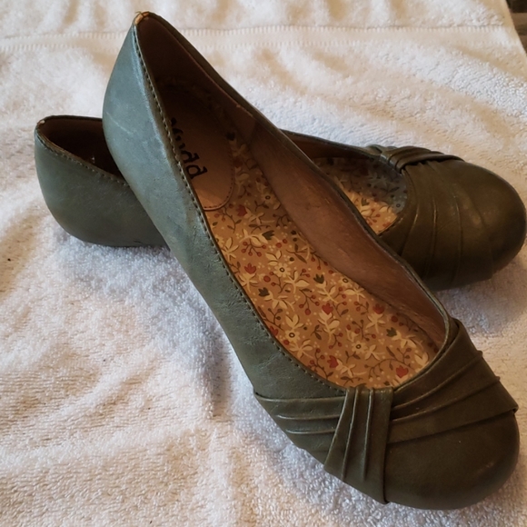 Slip on shoes - Picture 2 of 4